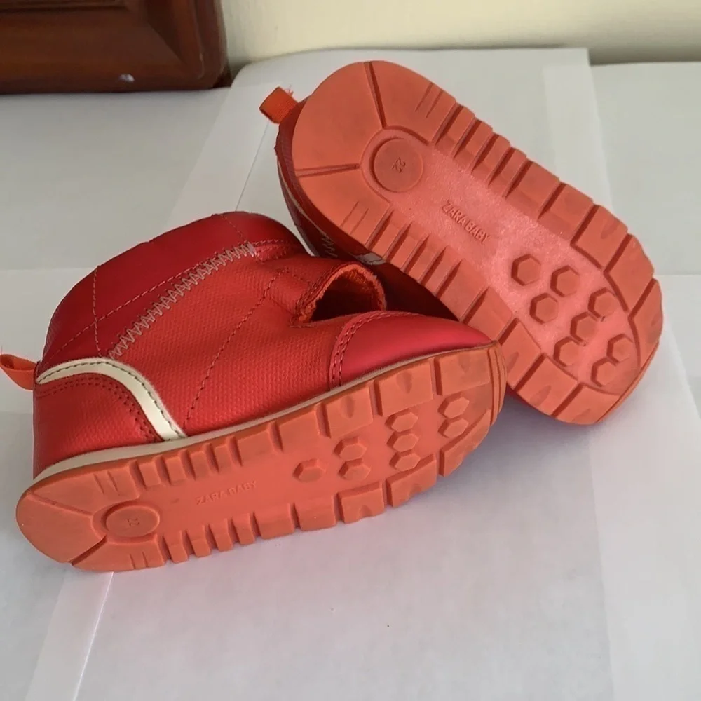 𝅺Zara| Kids Sneakers w/t adhesive strap closure- Size 22
